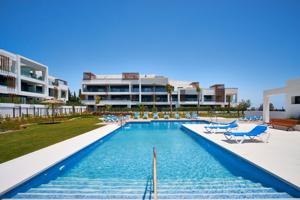 Apartamento en venta en Estepona photo 0