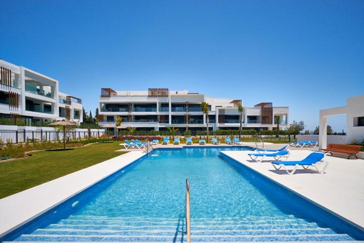 Apartamento en venta en Estepona photo 0