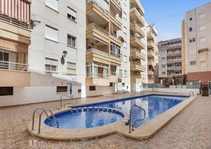 Apartamento en venta en Torrevieja photo 0