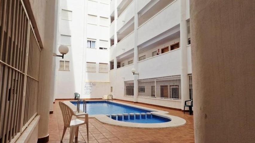 Apartamento en venta en Torrevieja, Centro photo 0