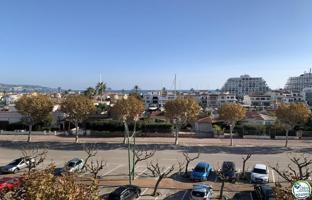 Apartamento en venta en Empuriabrava photo 0