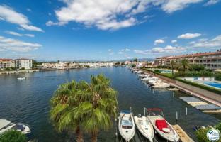 Apartamento en venta en Empuriabrava photo 0