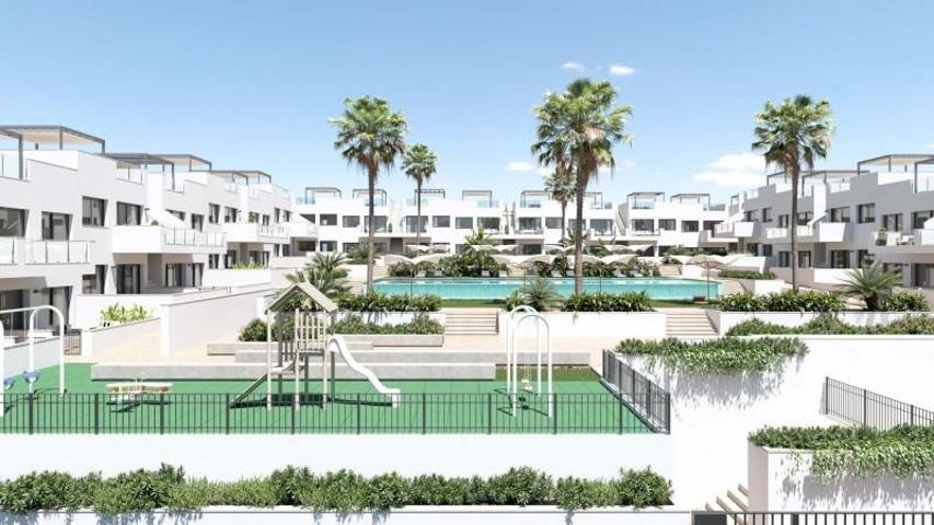 Bungalow en venta en Torrevieja photo 0