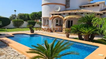 Chalet en venta en Denia photo 0