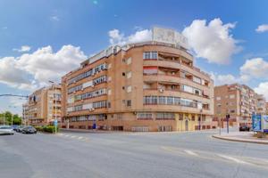 Apartamento en venta en Torrevieja photo 0