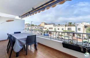 Apartamento en venta en Empuriabrava photo 0
