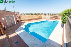 Adosada en venta en Jun, Entrada photo 0
