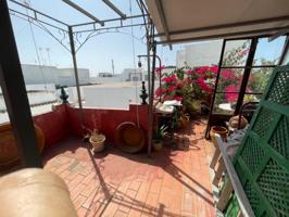 Casa en venta en Chipiona, Playa de la Regla photo 0
