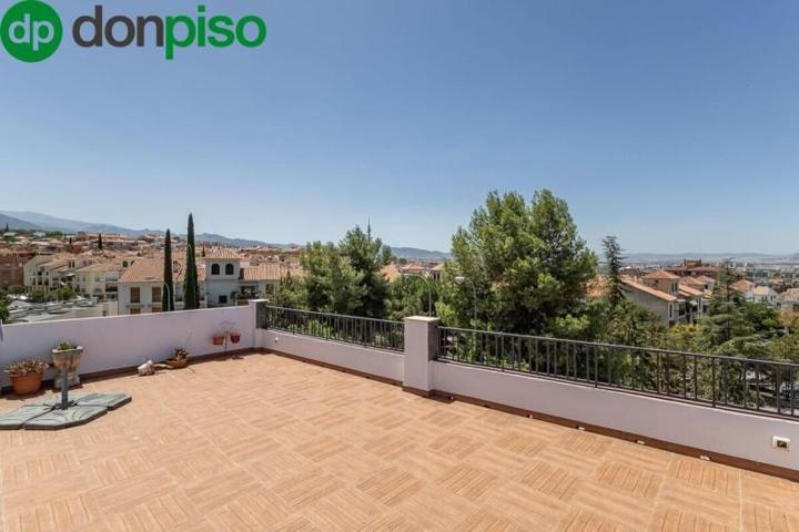 Casa en venta en Granada, Bola de oro photo 0