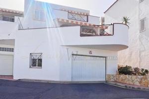 Adosada en venta en Adeje, Calle Asturias, 38660 photo 0