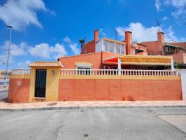 Adosada en venta en Torrevieja photo 0