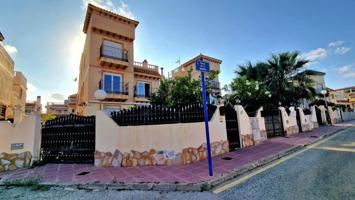 Adosada en venta en Orihuela Costa, La Zenia photo 0