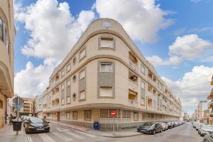 Apartamento en venta en Torrevieja photo 0