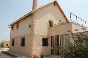Casa con terreno en venta en Pinoso photo 0