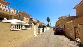 Adosada en venta en Orihuela, Urbanización Perla del Mar photo 0