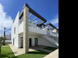 Adosada en venta en Torrevieja, Torrevieja photo 0