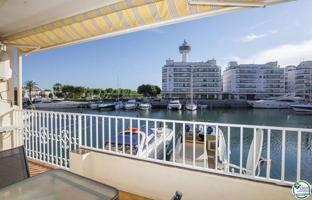 Apartamento en venta en Empuriabrava photo 0