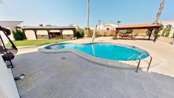 Chalet en venta en Torrevieja photo 0