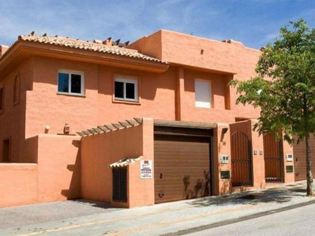 Casas de pueblo en venta en Marbella, Marbella Este - Cabopino photo 0