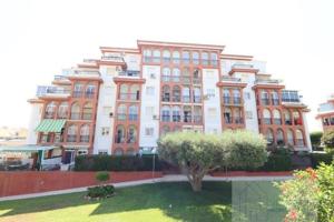 Apartamento en venta en Torrevieja, La Mata photo 0