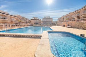 Bungalow en venta en Torrevieja, Punta Prima photo 0