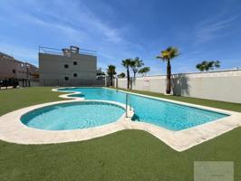Bungalow en venta en Pilar de la Horadada, Pueblo Latino photo 0