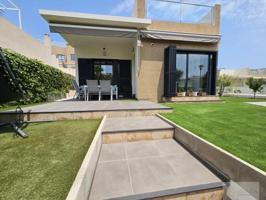 Chalet en venta en Orihuela Costa, La Regia photo 0