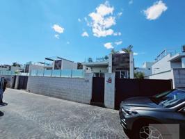 Chalet en venta en Orihuela Costa, Villamartín-Las Filipinas photo 0