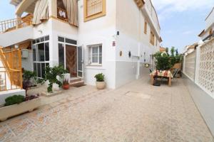 Bungalow en venta en Torrevieja, Parque de las Naciones photo 0