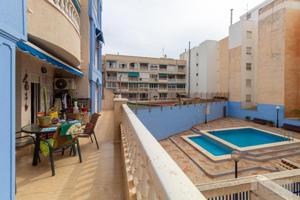 Apartamento en venta en Torrevieja, Centro photo 0