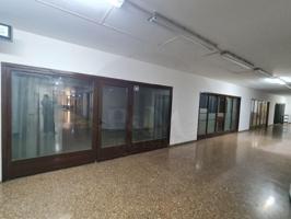 Local comercial en alquiler en Vielha e Mijaran photo 0
