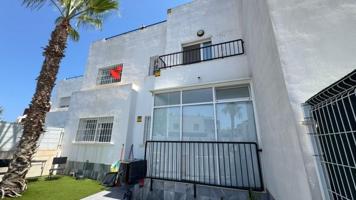 Adosada en venta en Torrevieja photo 0