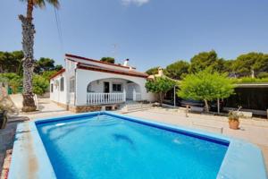 Adosada en venta en Torrevieja photo 0