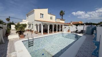 Adosada en venta en Torrevieja photo 0