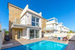 Chalet en venta en Torrevieja photo 0