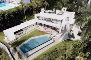 Chalet en venta en Marbella, Cascada de Camojan photo 0
