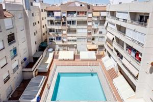 Apartamento en venta en Torrevieja, Playa de los Locos photo 0