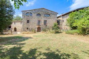 Casa con terreno en venta en Argelaguer, La Garrotxa photo 0