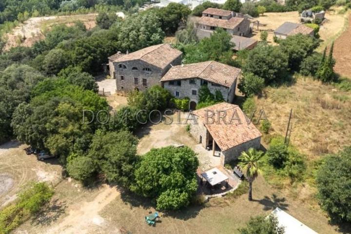 Casa con terreno en venta en Argelaguer, La Garrotxa photo 0