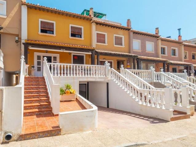 Adosada en venta en Torrevieja photo 0