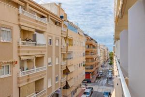 Apartamento en venta en Torrevieja photo 0