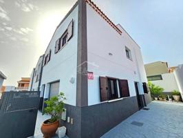 Adosada en venta en El tanque photo 0