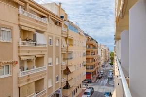Apartamento en venta en Torrevieja photo 0
