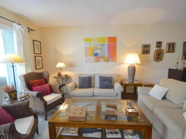 Apartamento en alquiler en San Pedro de Alcántara, Guadalmina Baja photo 0