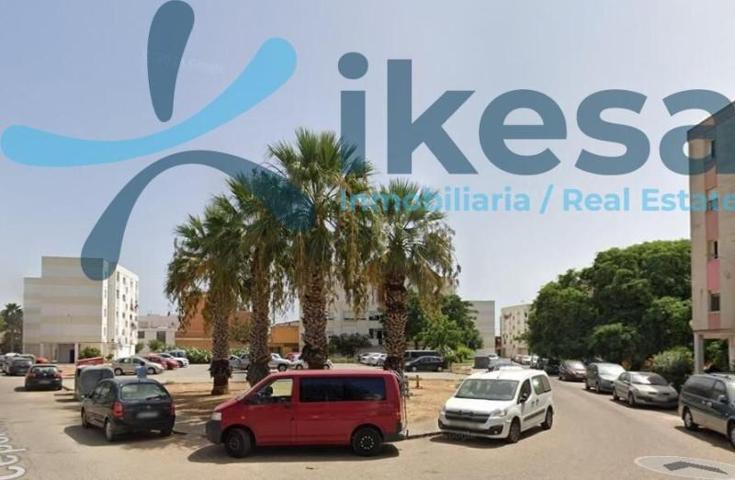 Piso en venta en La Línea de la Concepción, Junquillos photo 0