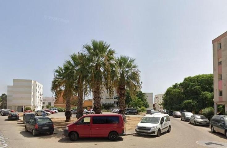 Piso en venta en La Línea de la Concepción, Junquillos photo 0