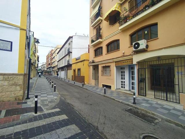 Local comercial en venta en Algeciras, Centro photo 0