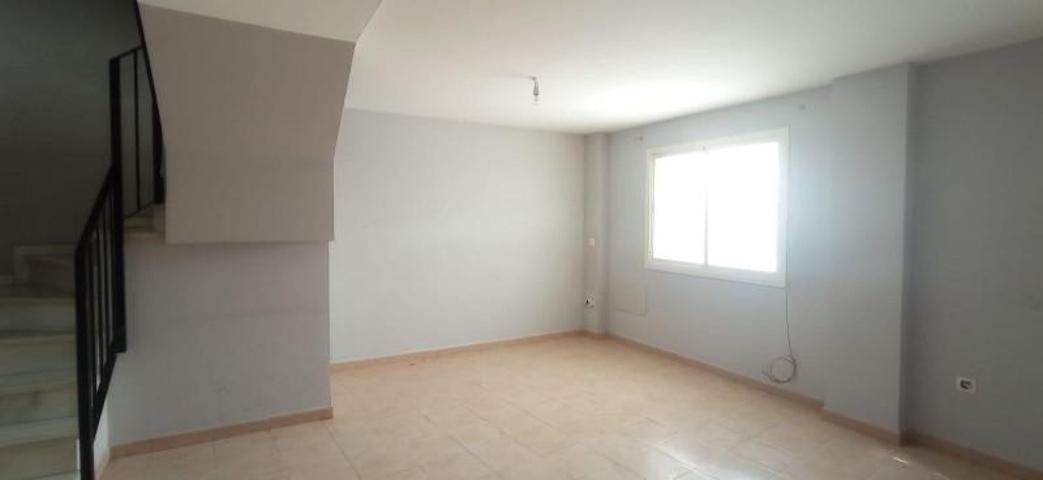 Duplex en venta en La Línea de la Concepción, Junquillos photo 0
