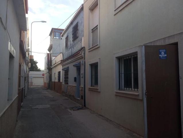 Duplex en venta en La Línea de la Concepción, Junquillos photo 0