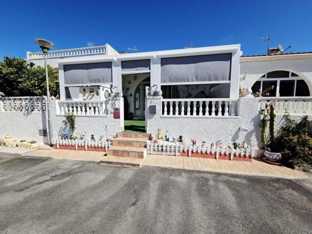 Bungalow en venta en Torrevieja photo 0